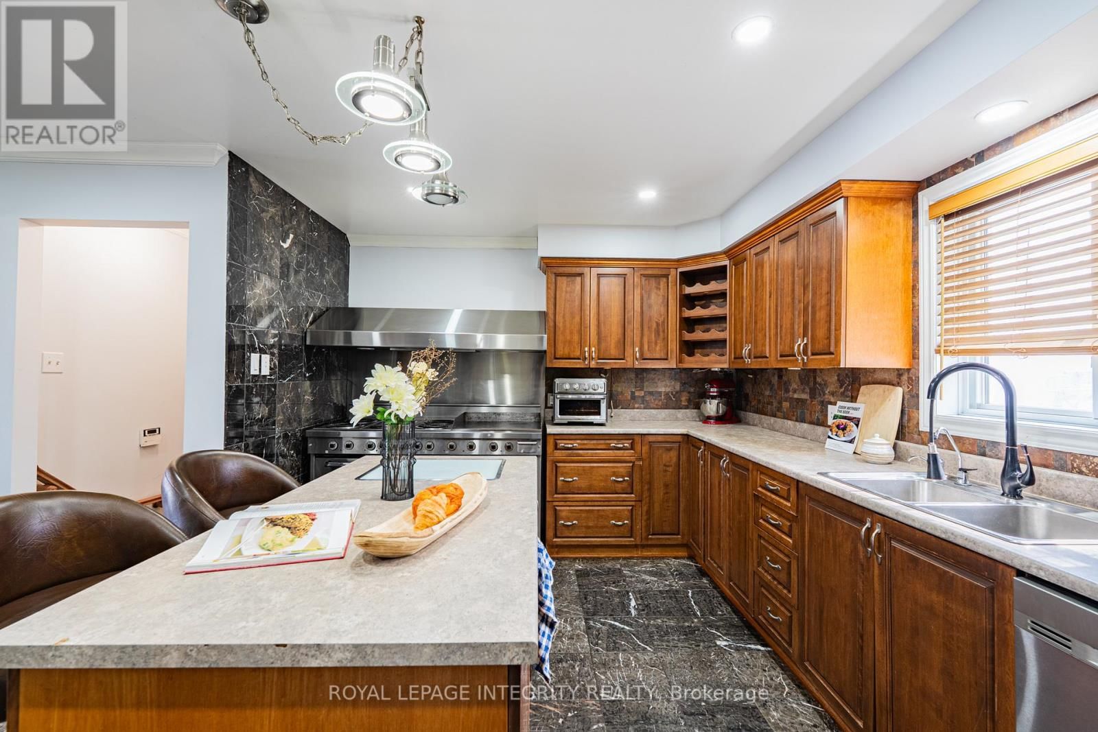 3318 DUNROBIN ROAD Image 11