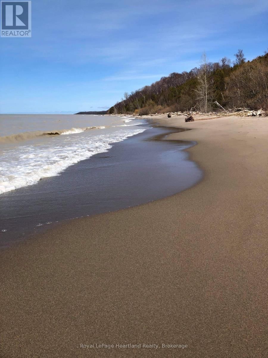 52 ALGONQUIN LANE Image 36