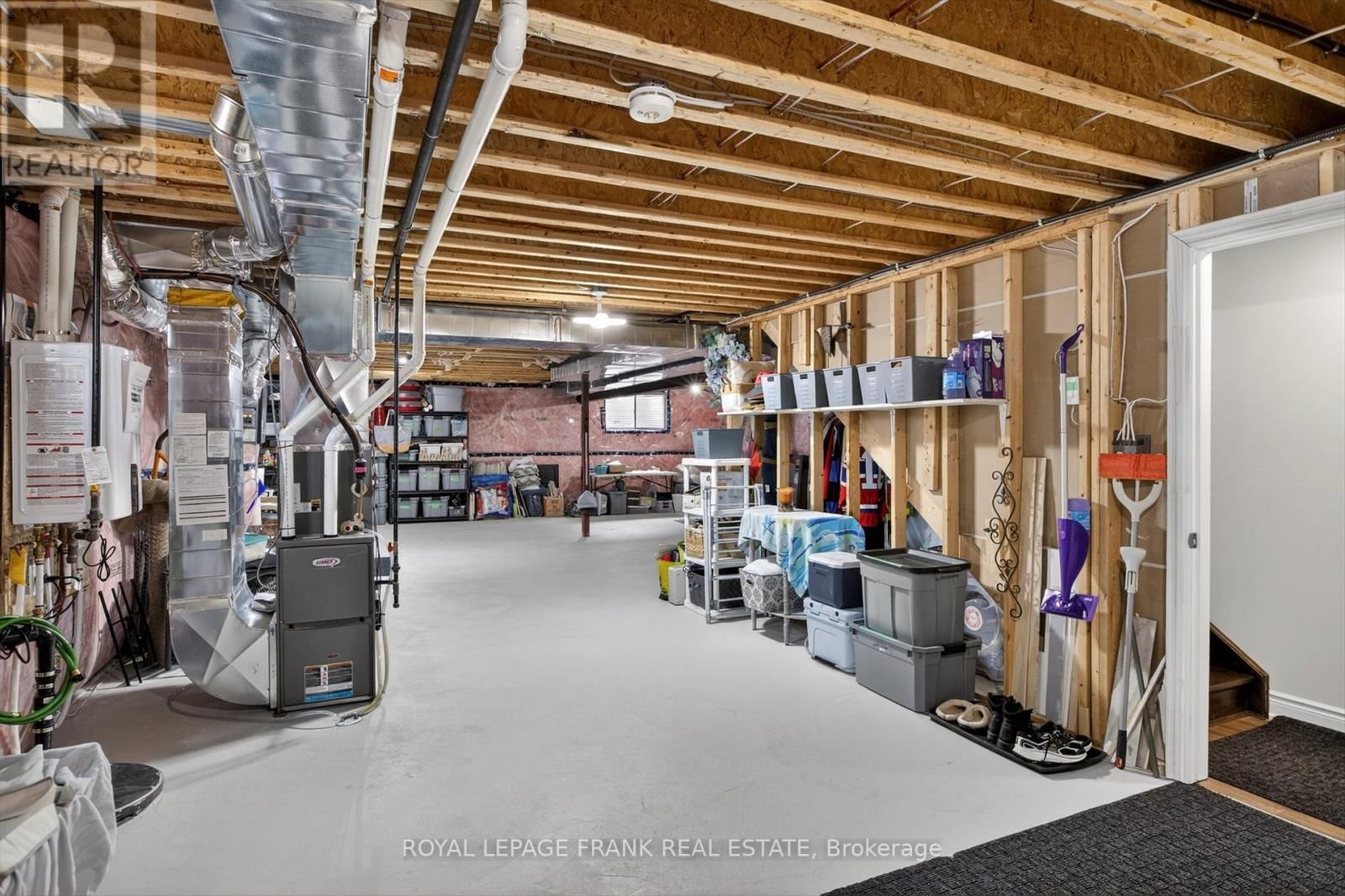 527 MACINTOSH GROVE Image 33