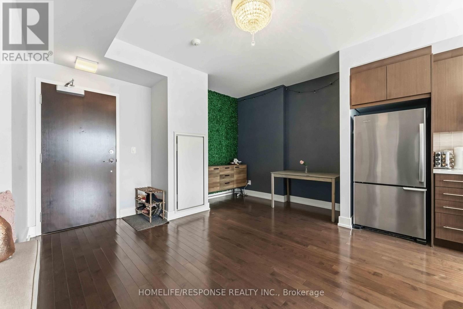 501 - 360 PATRICIA AVENUE Image 12