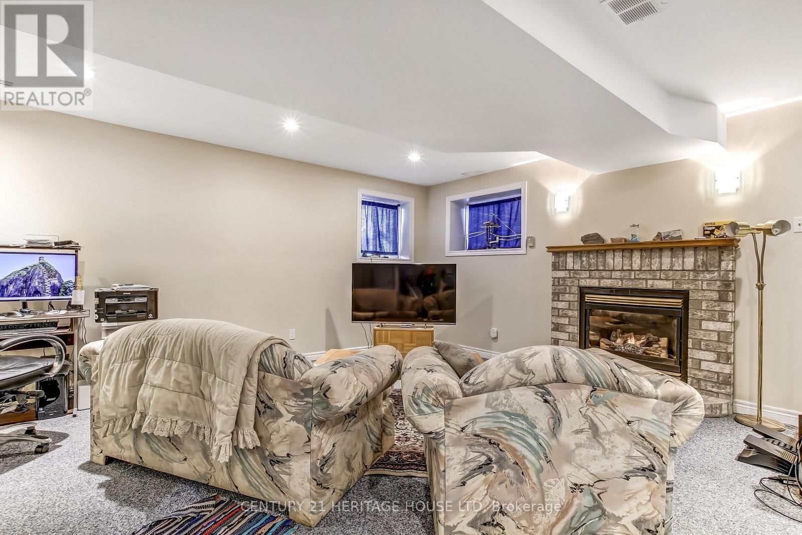 18 HICKORY BOULEVARD WEST Image 13