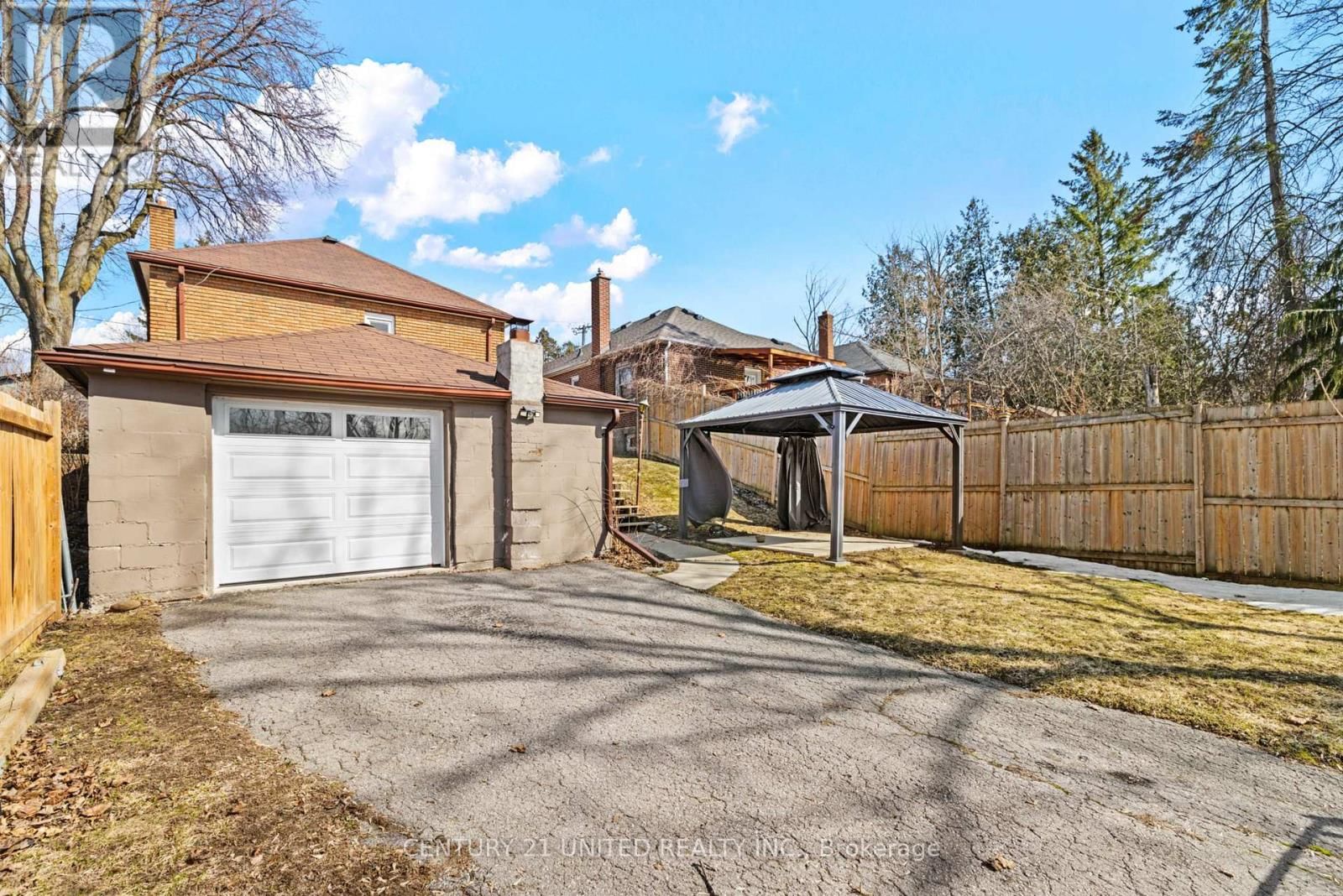 661 RUBIDGE STREET Image 17