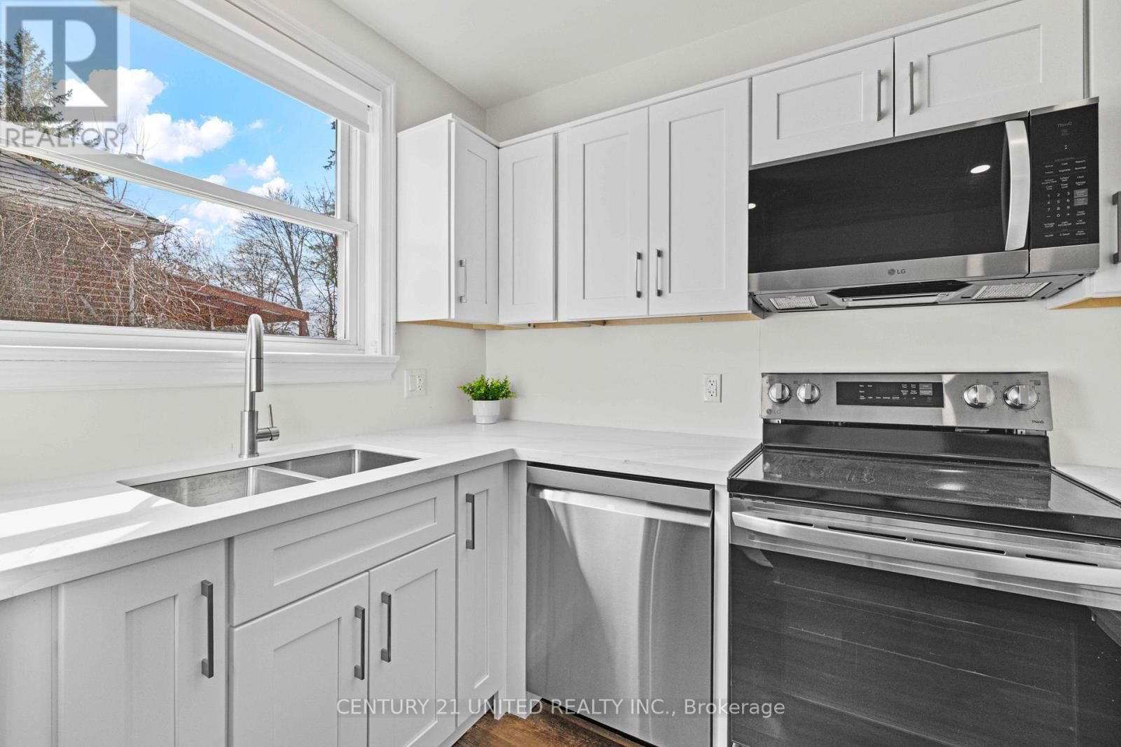 661 RUBIDGE STREET Image 6