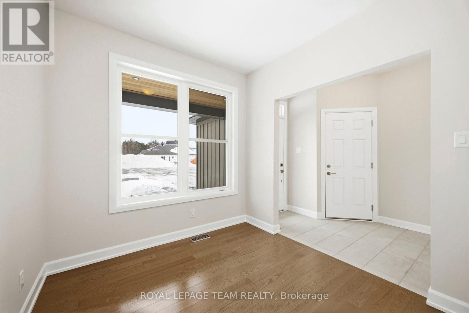 537 SWINLEY CRESCENT Image 5