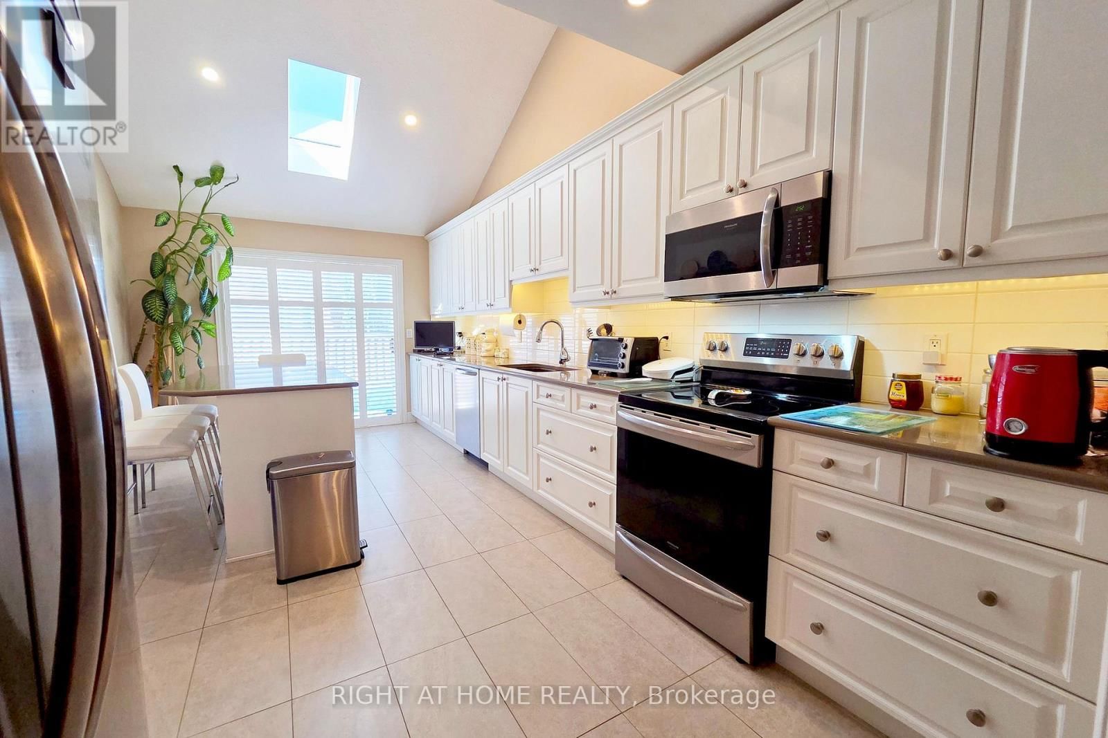 174 RIVERWALK PLACE Image 10