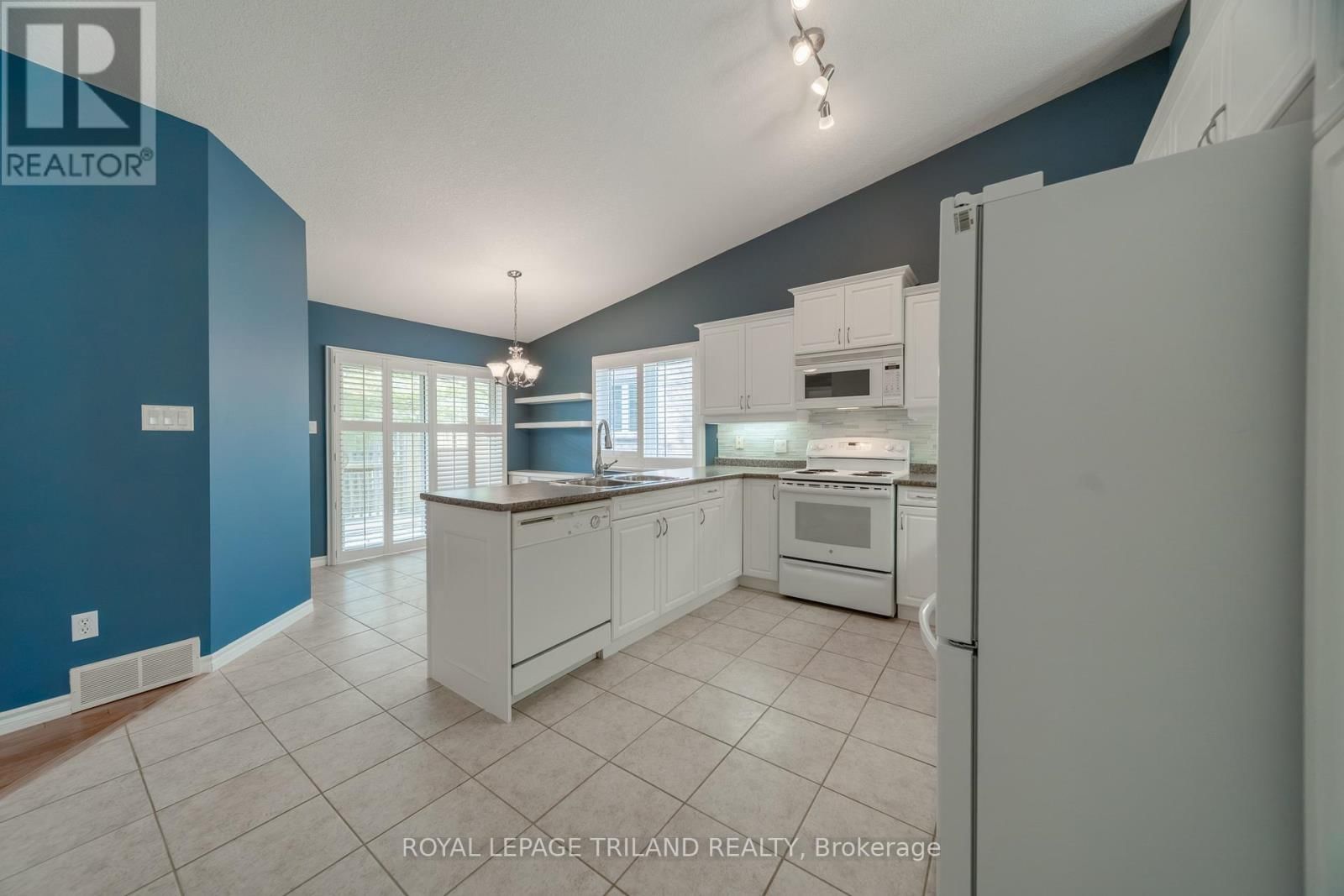 58 - 572 THISTLEWOOD DRIVE Image 14