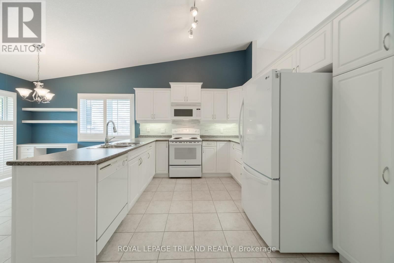 58 - 572 THISTLEWOOD DRIVE Image 15