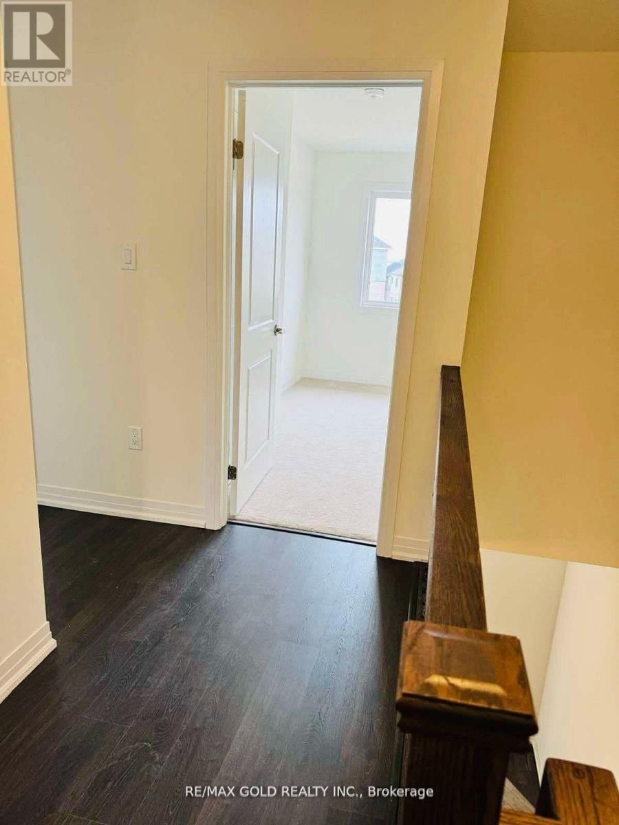 35 GEORGE BRIER DRIVE EAST Image 22