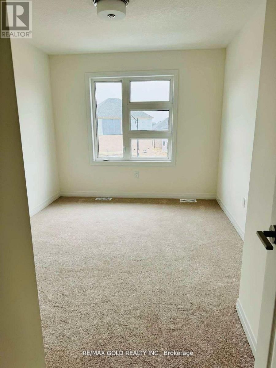 35 GEORGE BRIER DRIVE EAST Image 24