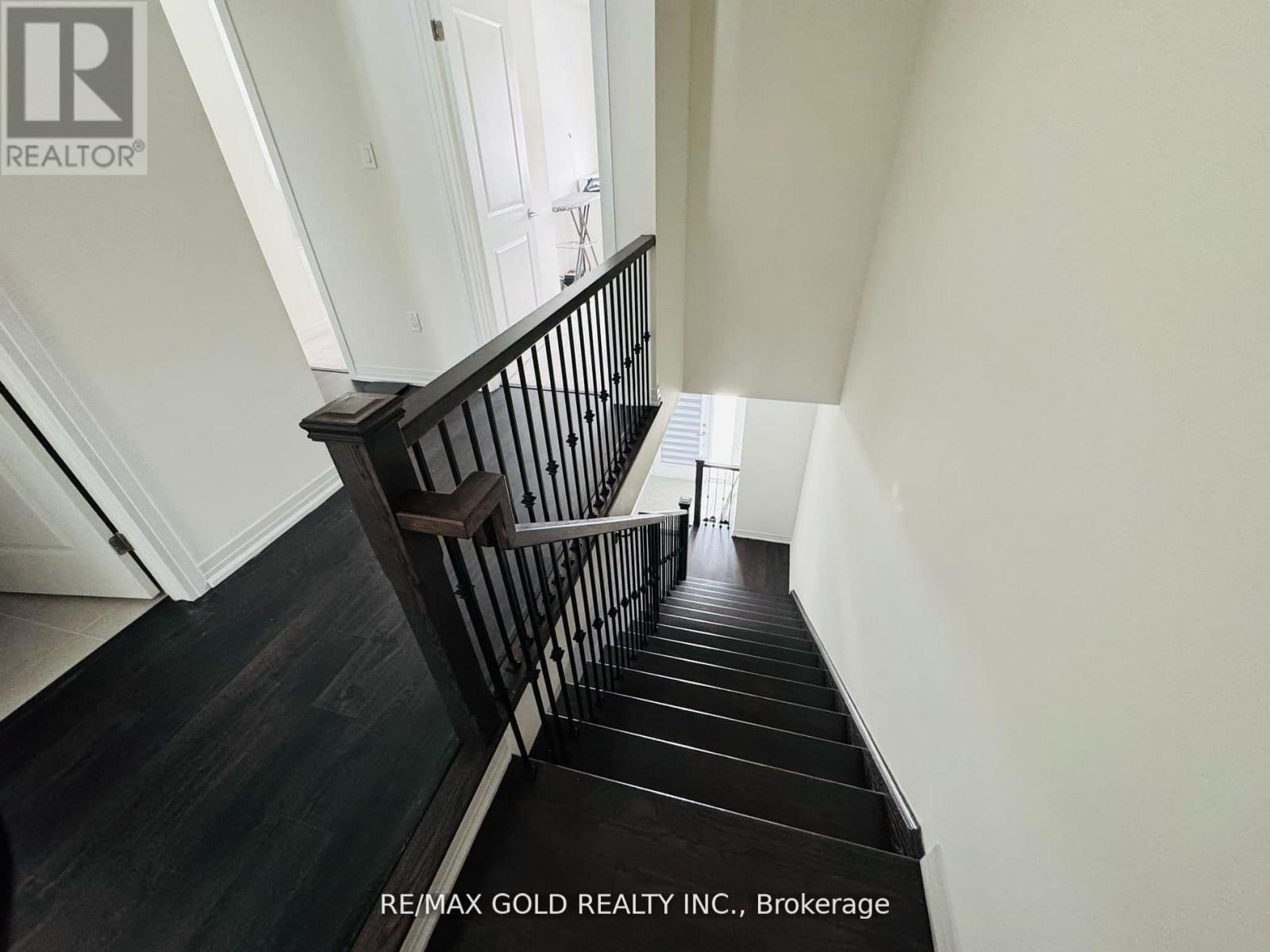 35 GEORGE BRIER DRIVE EAST Image 8