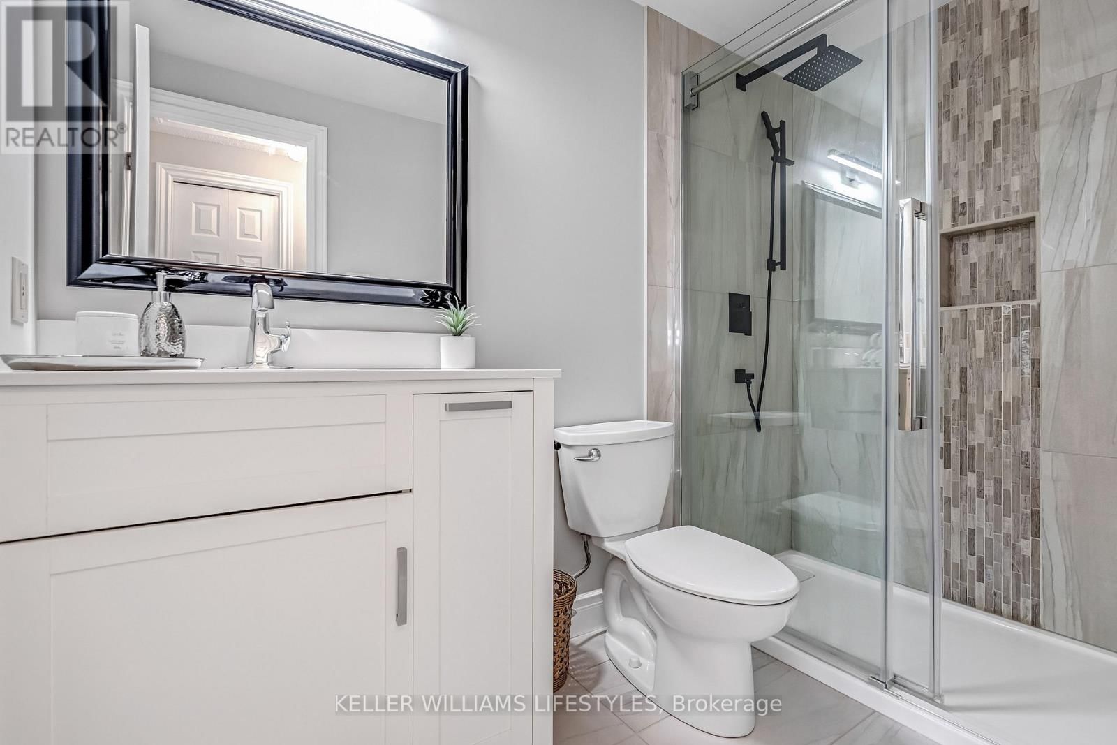 26 - 1399 COMMISSIONERS ROAD WEST Image 37