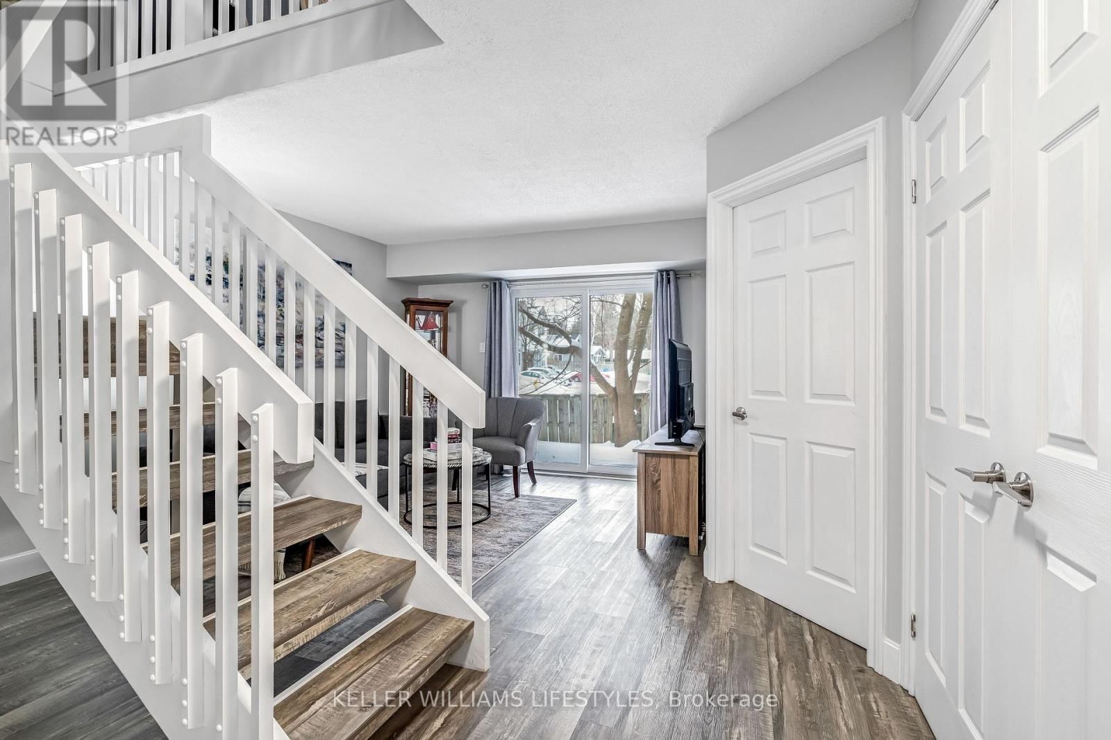 26 - 1399 COMMISSIONERS ROAD WEST Image 6