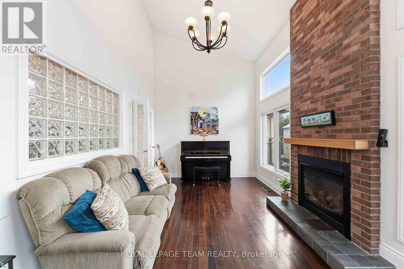 19 HACKETT STREET Image 10