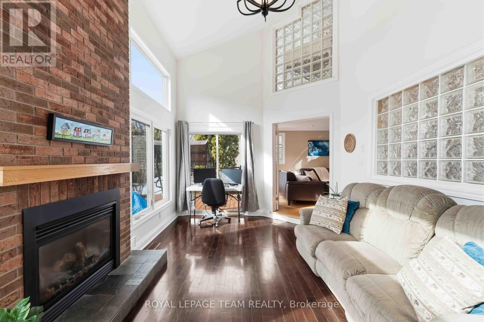 19 HACKETT STREET Image 11