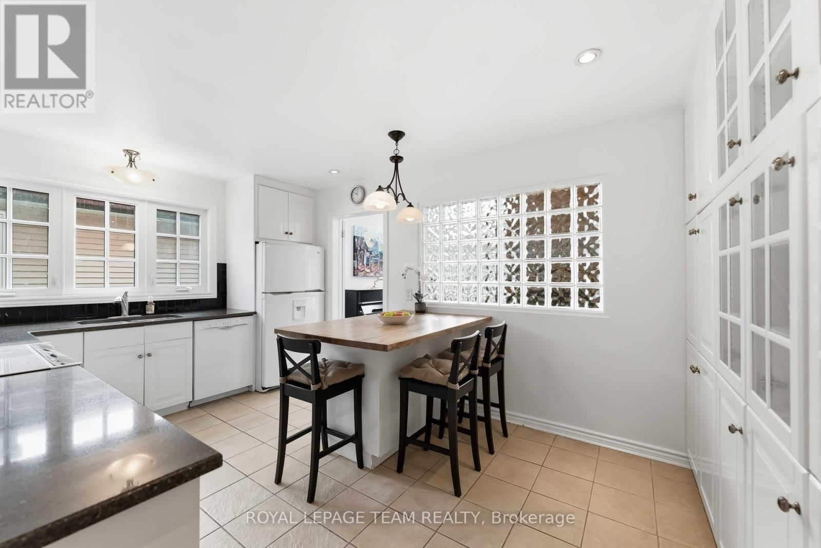 19 HACKETT STREET Image 14