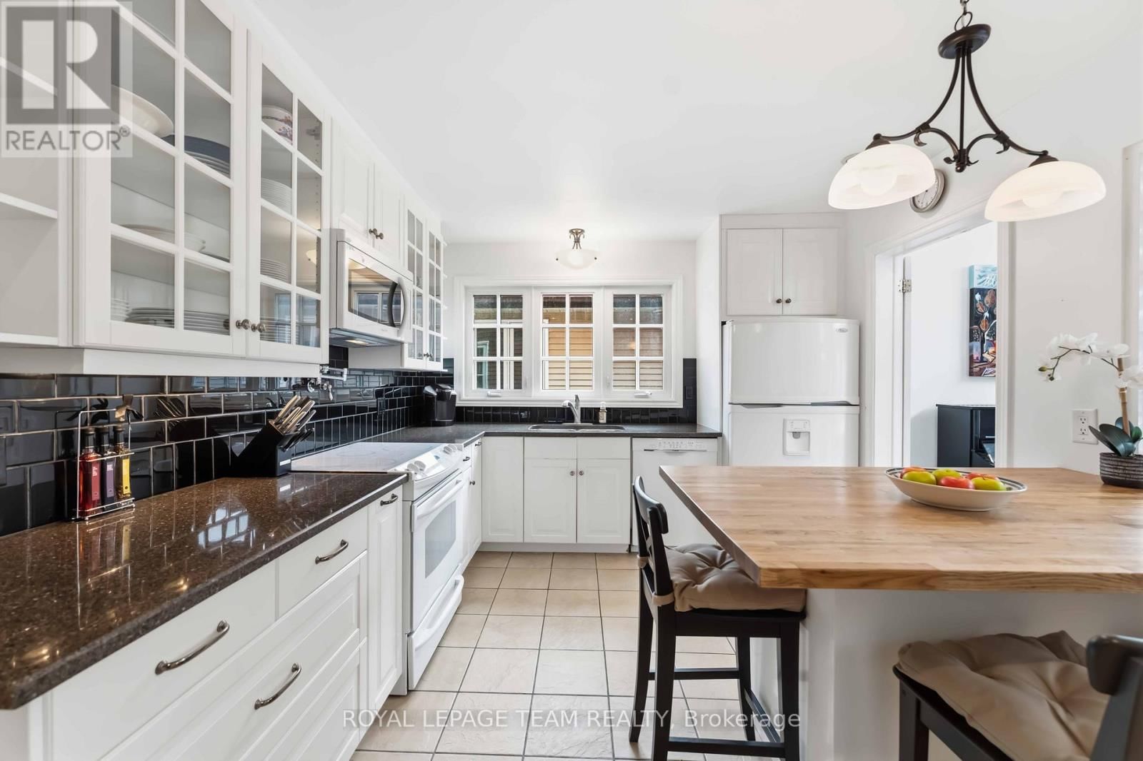 19 HACKETT STREET Image 15