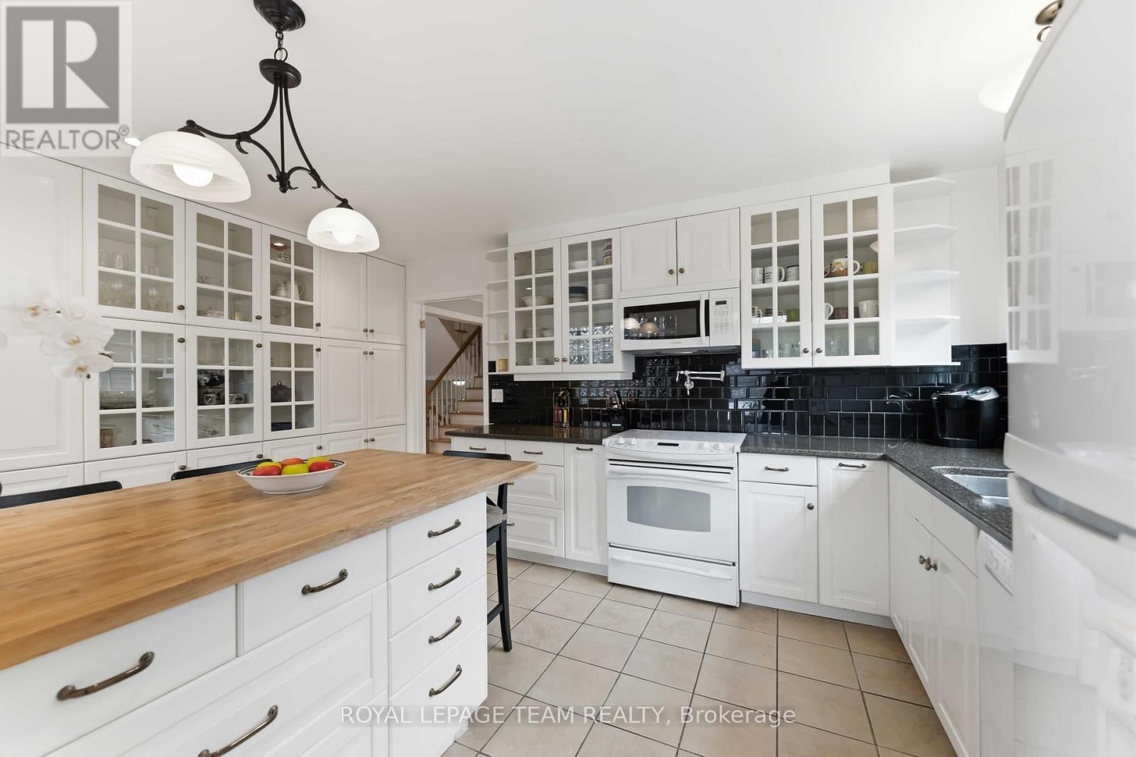 19 HACKETT STREET Image 18