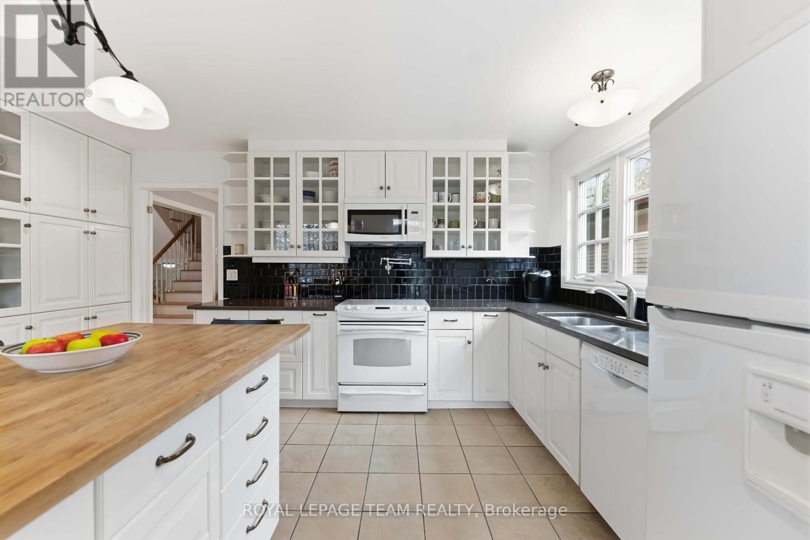 19 HACKETT STREET Image 19