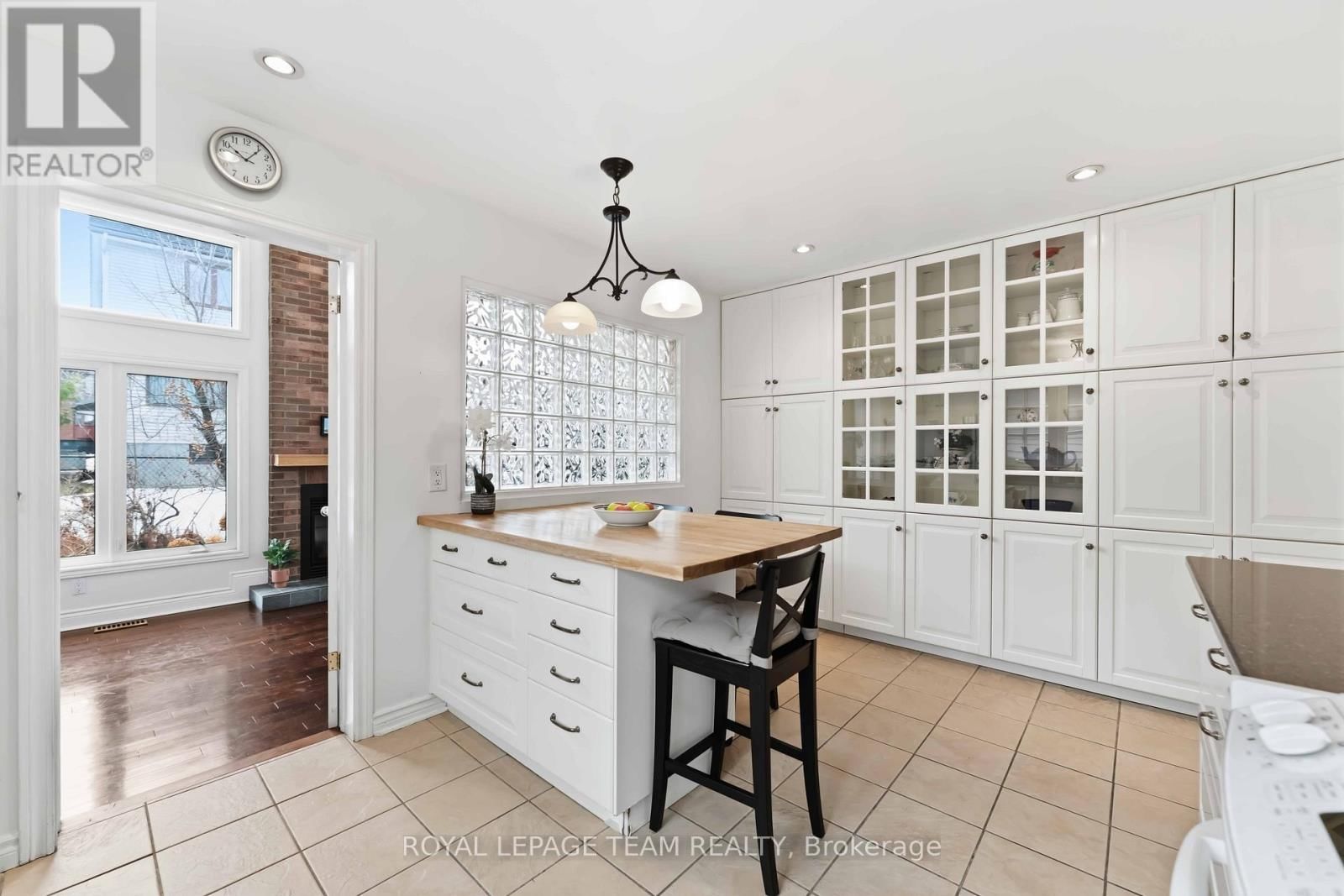 19 HACKETT STREET Image 20