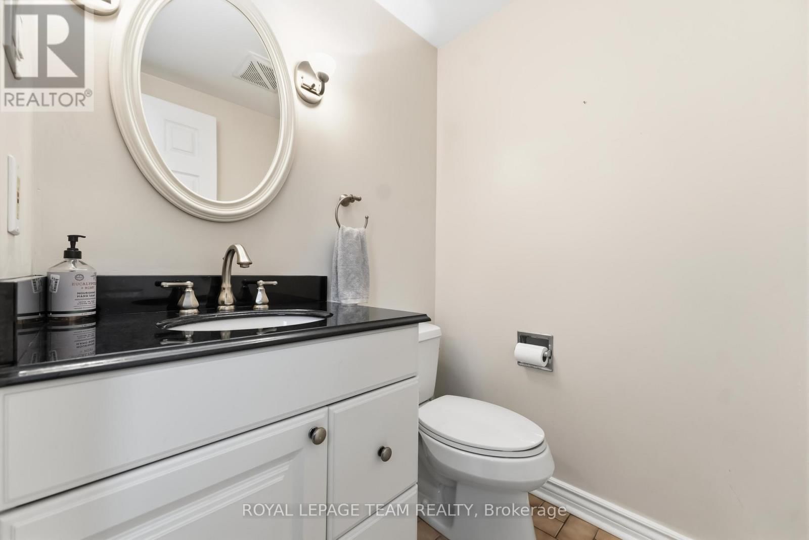 19 HACKETT STREET Image 22