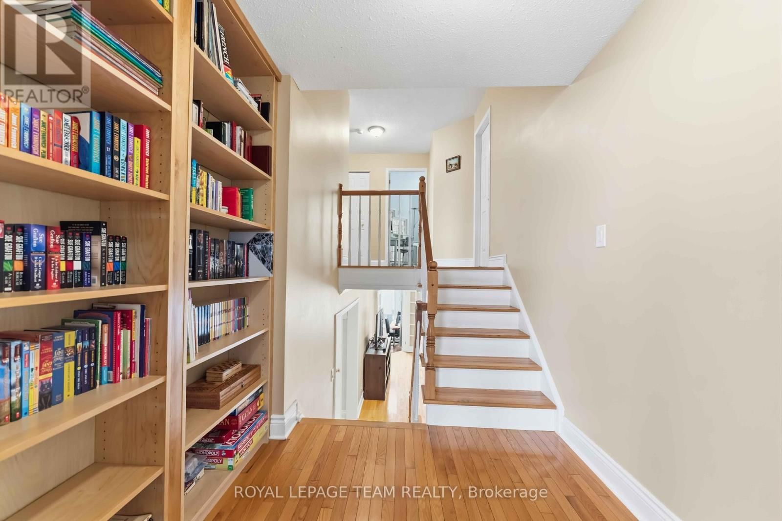 19 HACKETT STREET Image 30