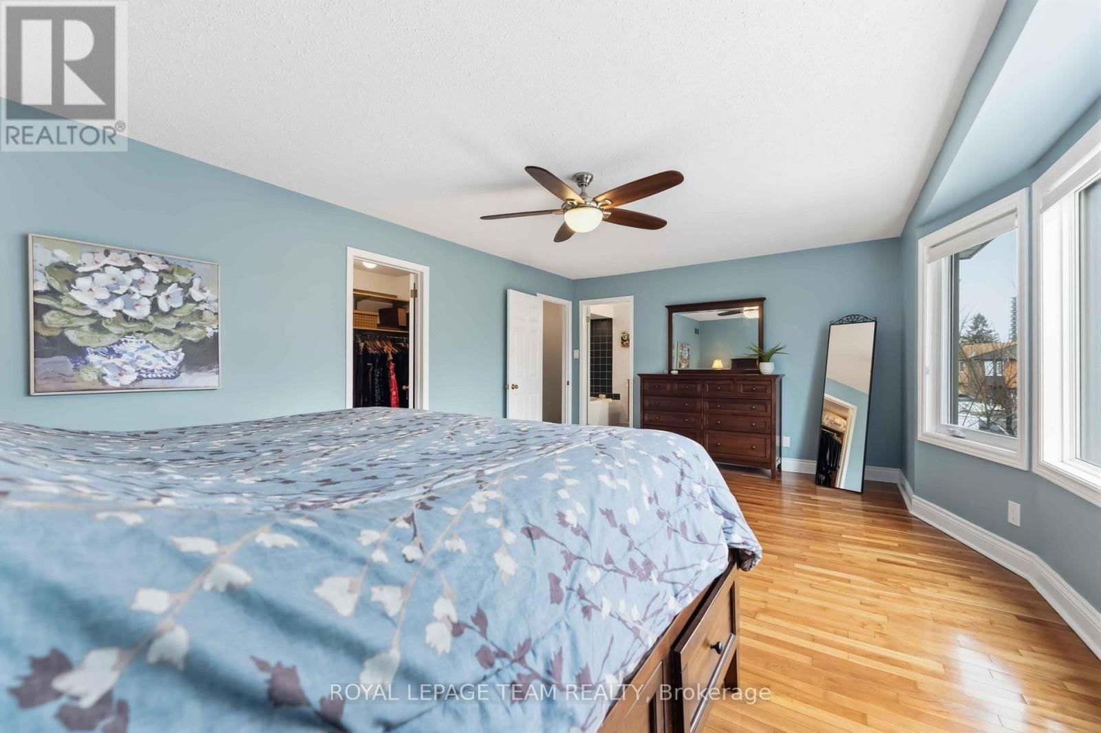 19 HACKETT STREET Image 32