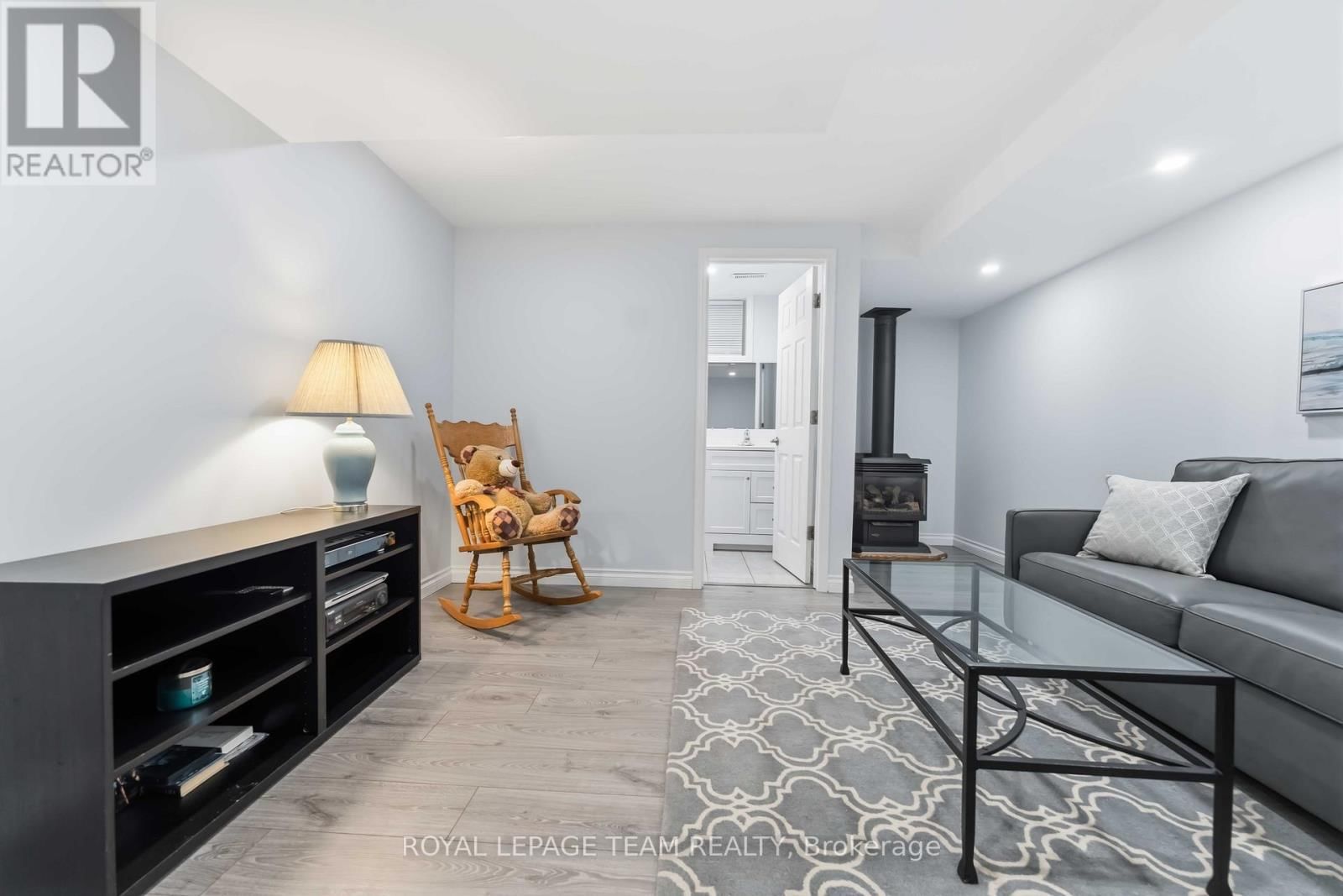 19 HACKETT STREET Image 35