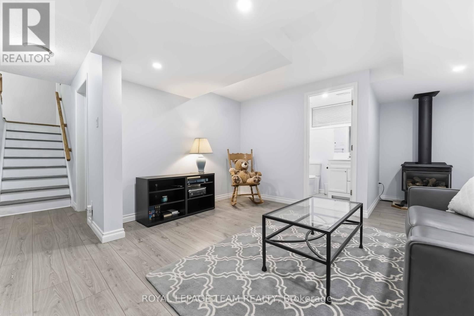 19 HACKETT STREET Image 36