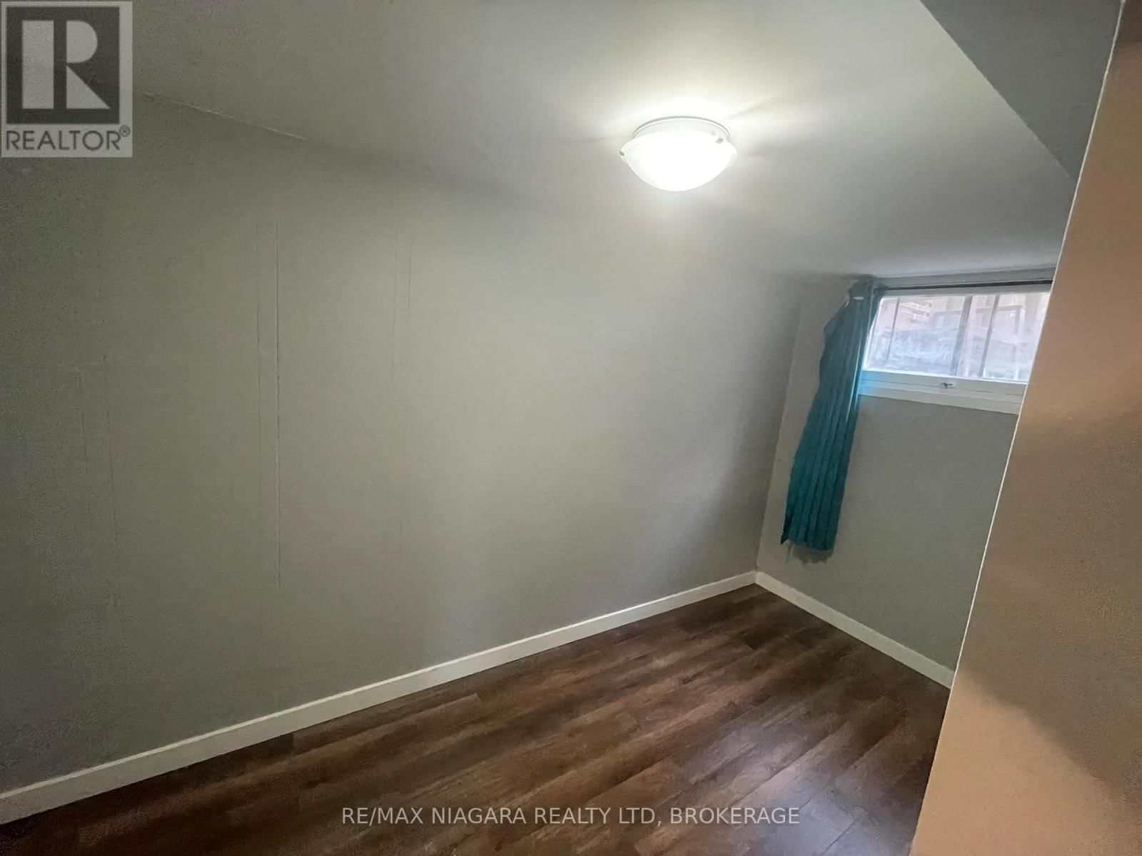 144 WELLINGTON STREET Image 8