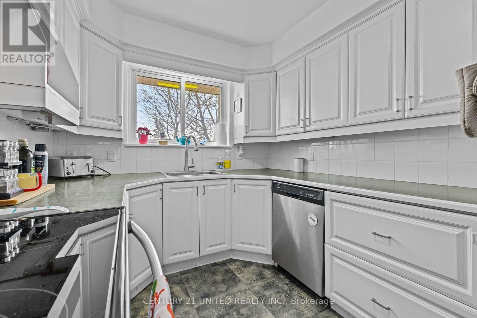 8 MCLEAN AVENUE Image 18