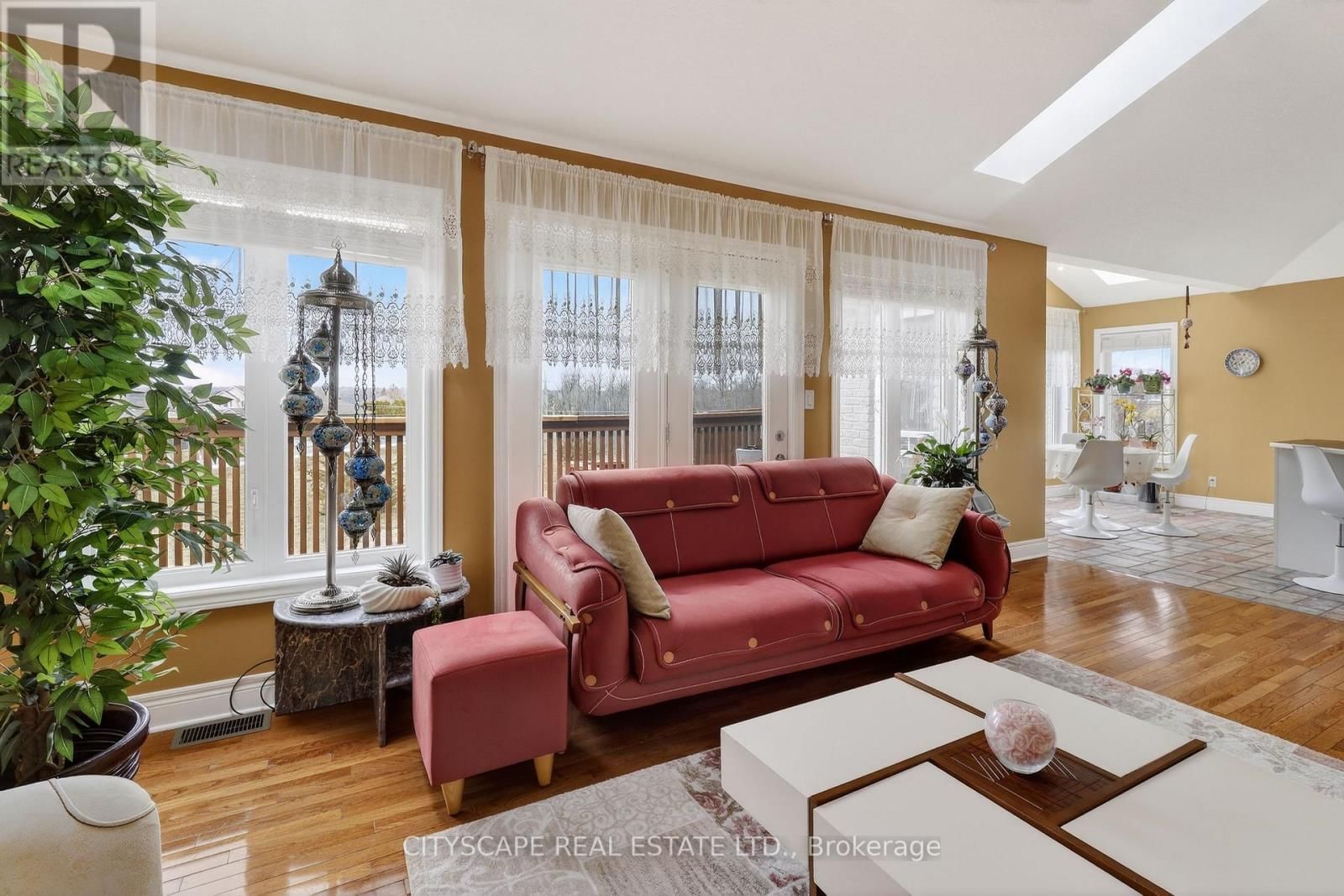 1100 EARNHART STREET Image 13