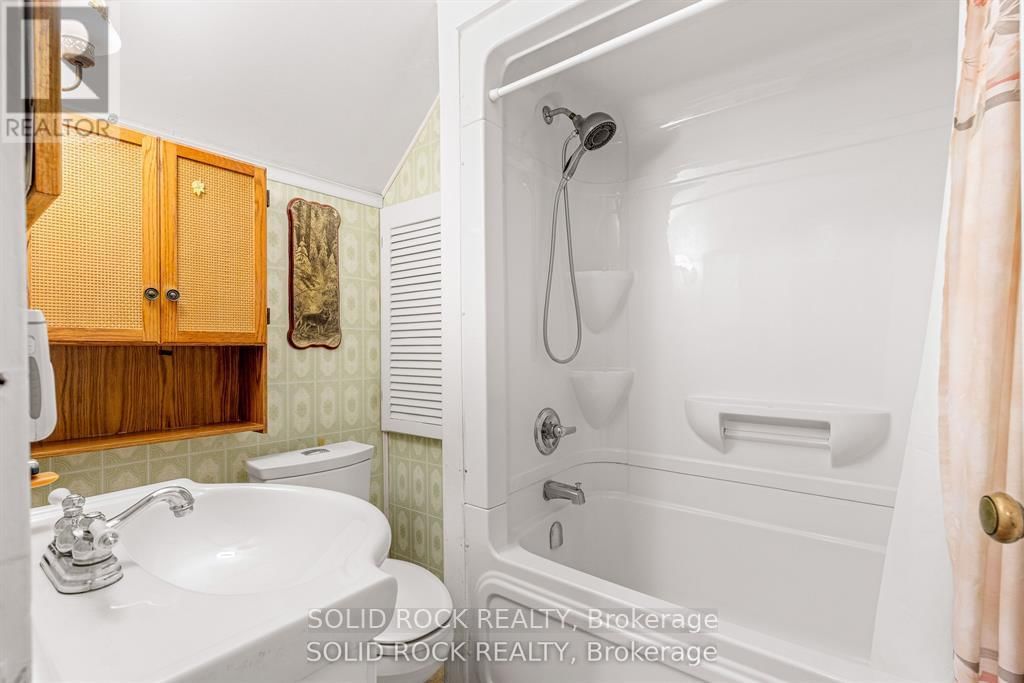 352 NEW STREET Image 21