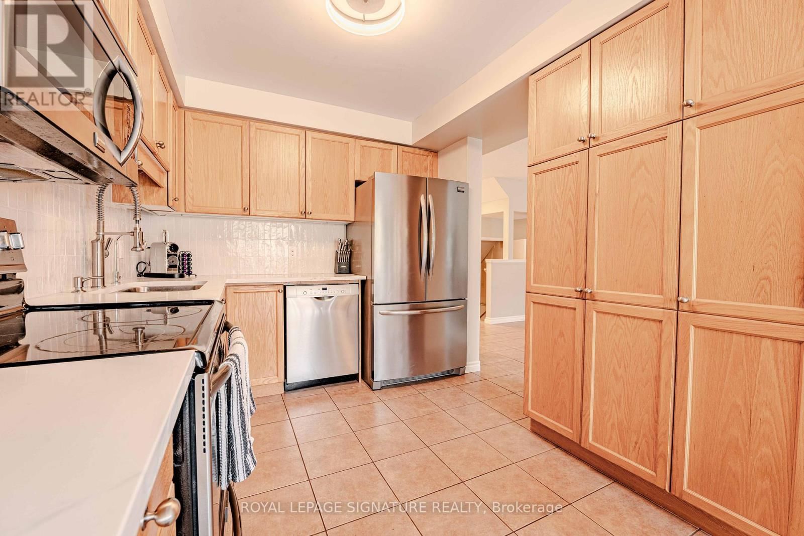 22 CURZON CRESCENT Image 12