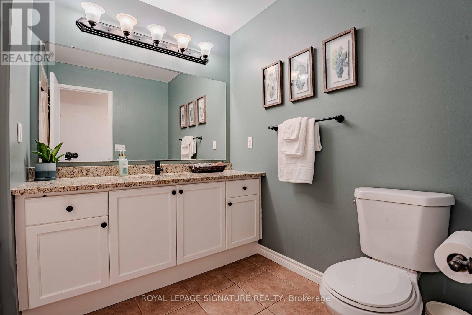 22 CURZON CRESCENT Image 27