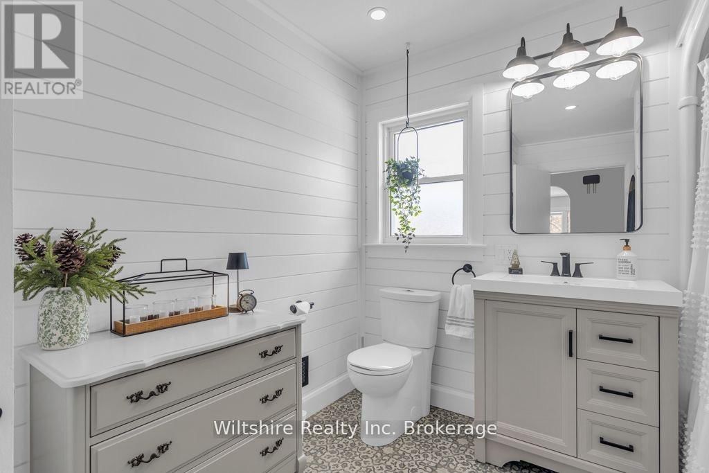 436 BROADWAY STREET Image 17