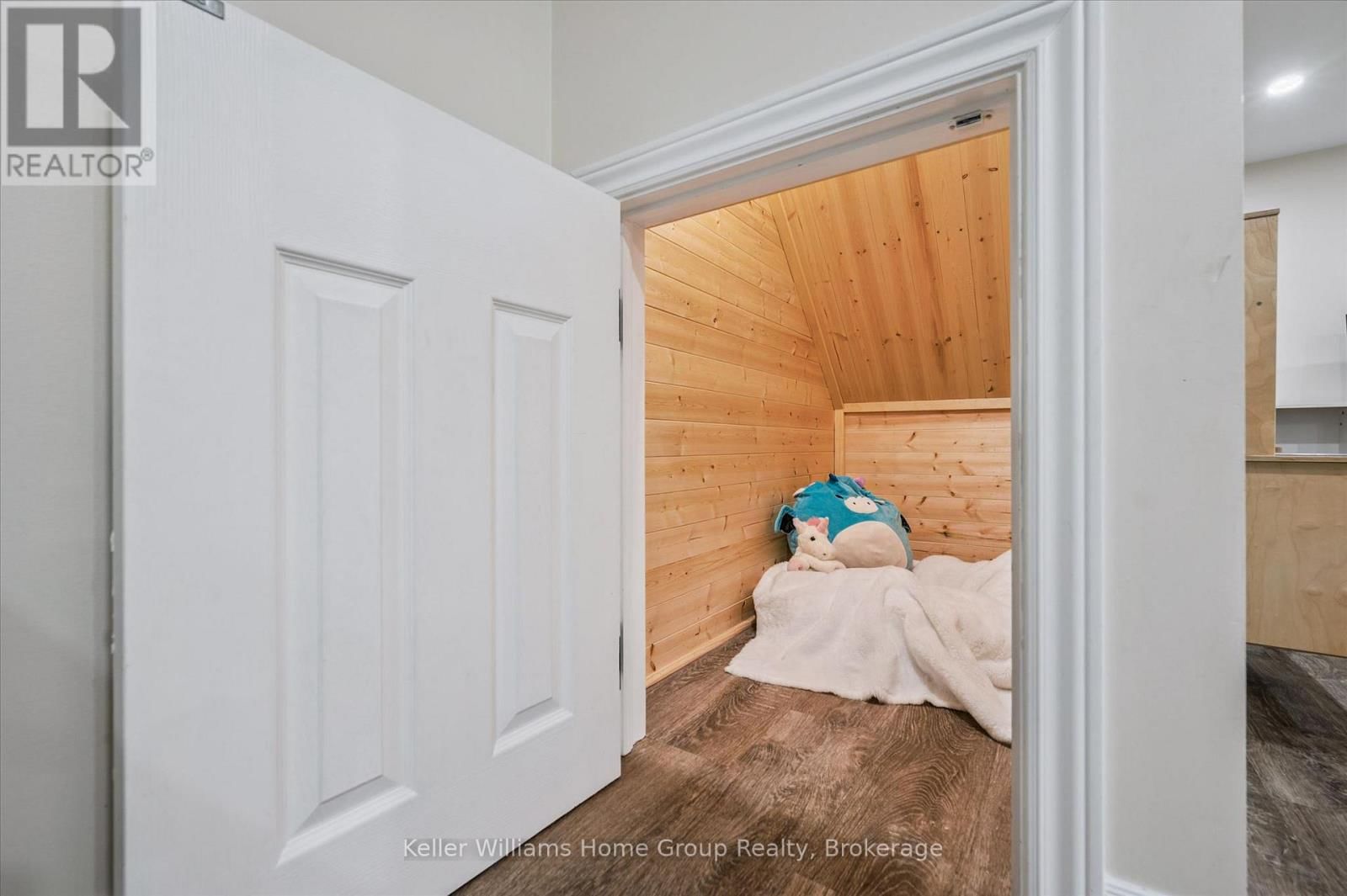 856 GZOWSKI STREET Image 28