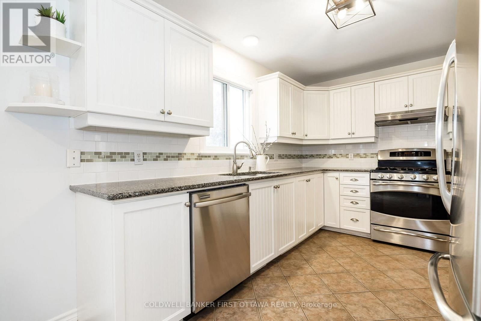 38 HOBIN STREET Image 15