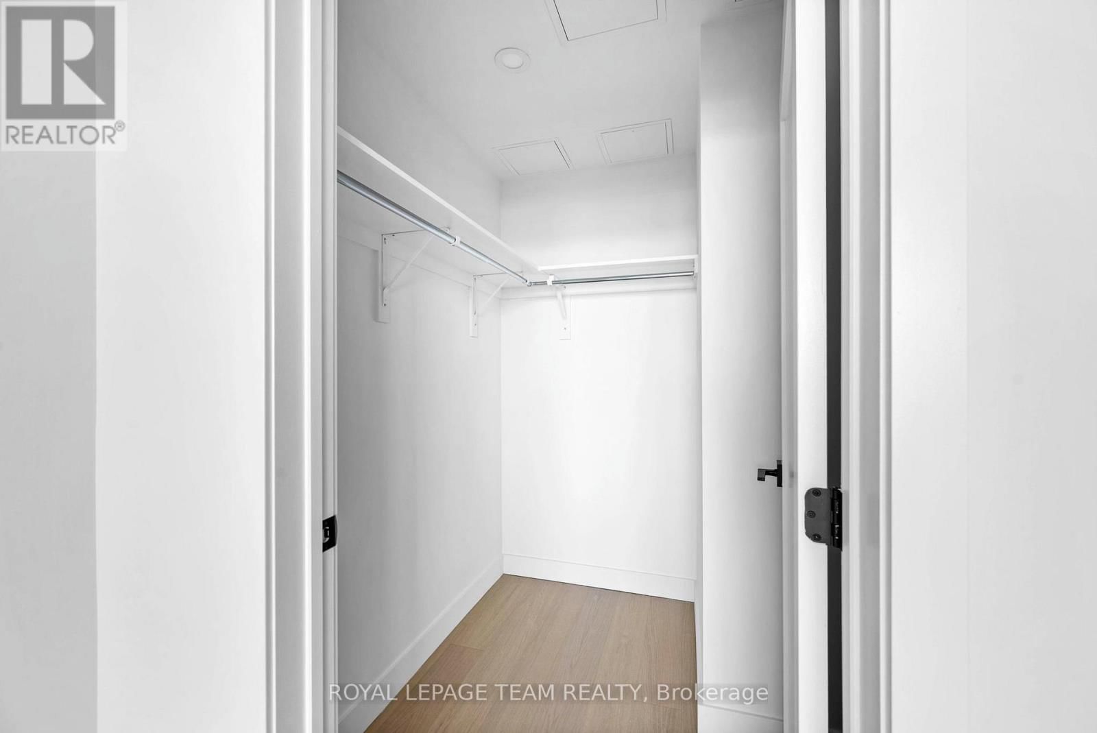 507 - 398 ROOSEVELT AVENUE Image 21