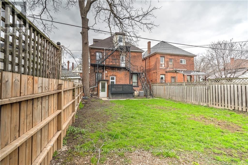 285 HESS STREET SOUTH Image 18