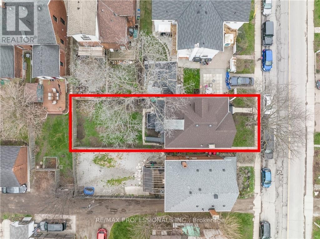 285 HESS STREET SOUTH Image 22