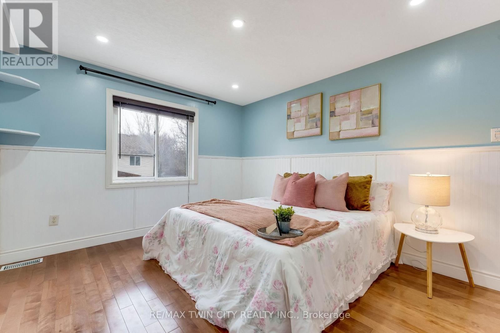 135 VERONICA DRIVE Image 25