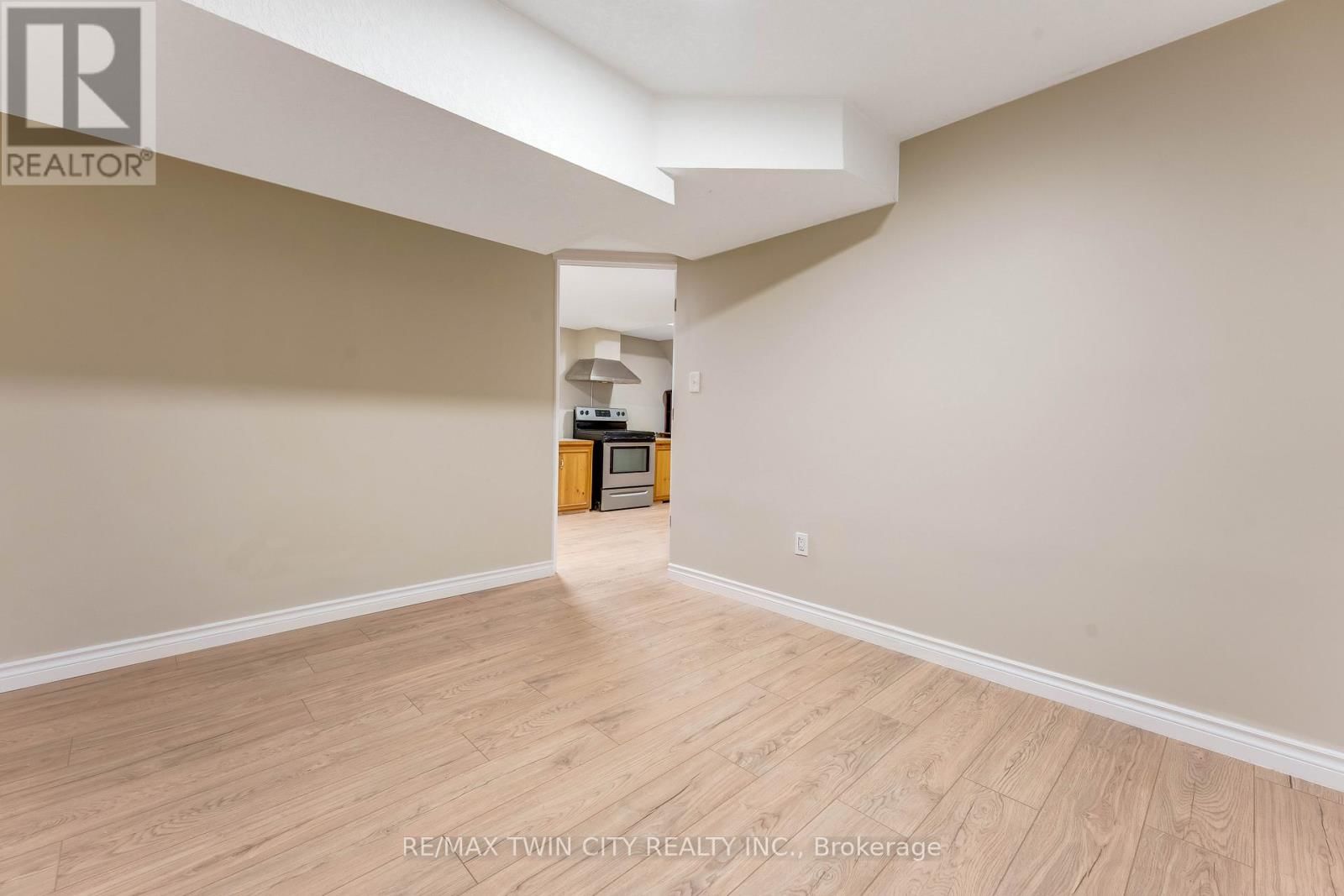 135 VERONICA DRIVE Image 33