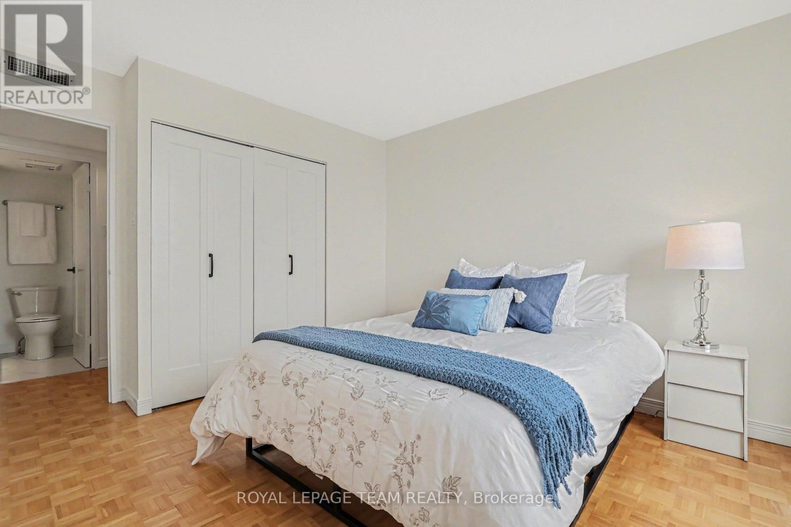 1701 - 20 THE DRIVEWAY Image 16