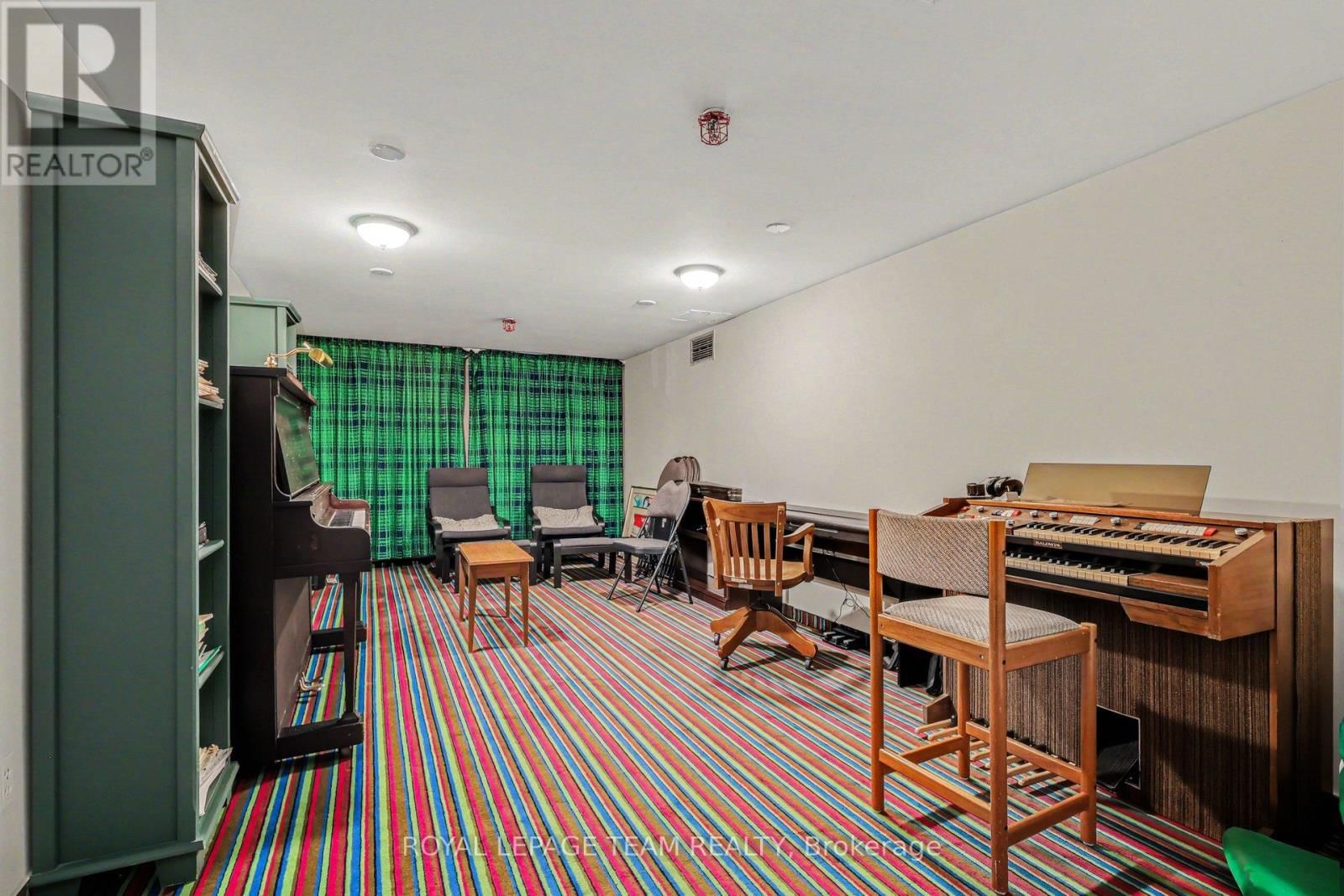 1701 - 20 THE DRIVEWAY Image 26