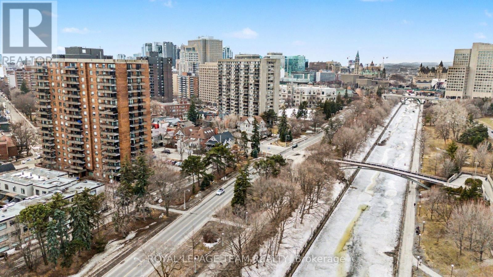 1701 - 20 THE DRIVEWAY Image 31