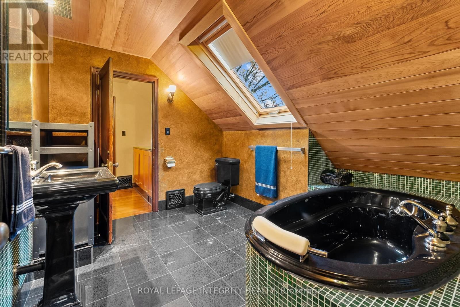 3565 ALBION ROAD Image 24