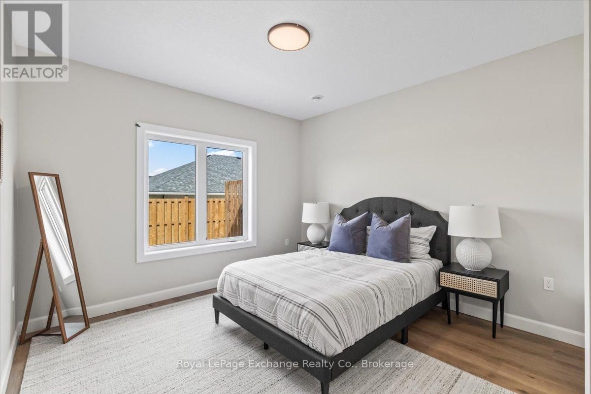 54 - 1071 WATERLOO STREET NORTH Image 12