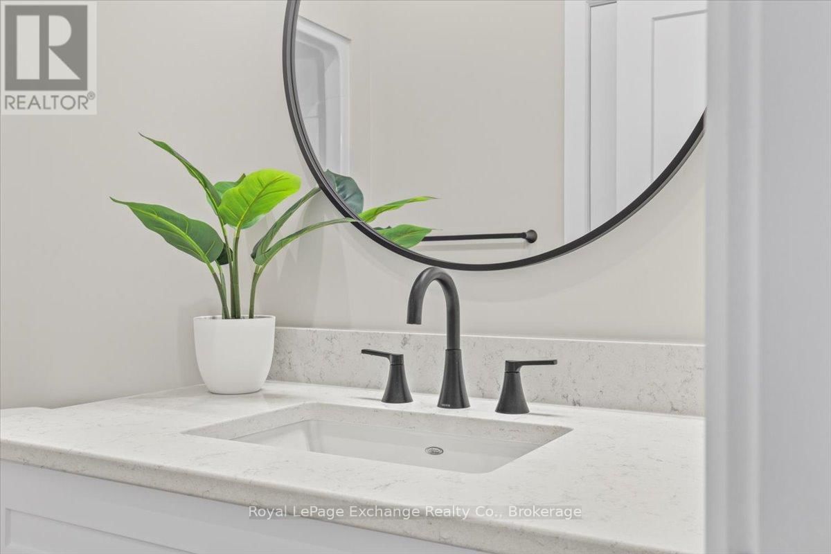 54 - 1071 WATERLOO STREET NORTH Image 15