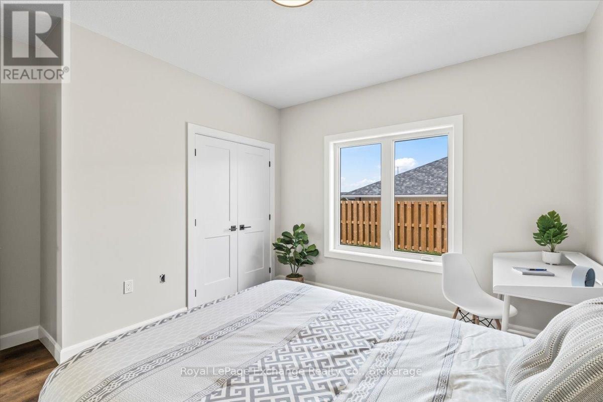 54 - 1071 WATERLOO STREET NORTH Image 18