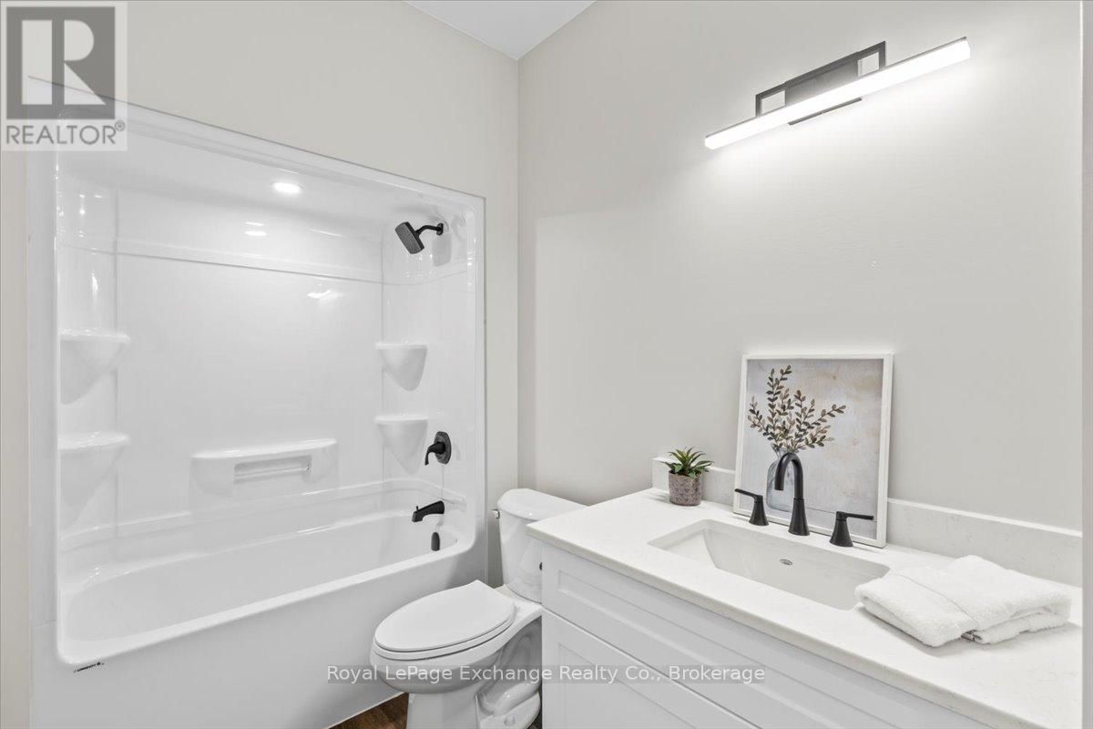 54 - 1071 WATERLOO STREET NORTH Image 19